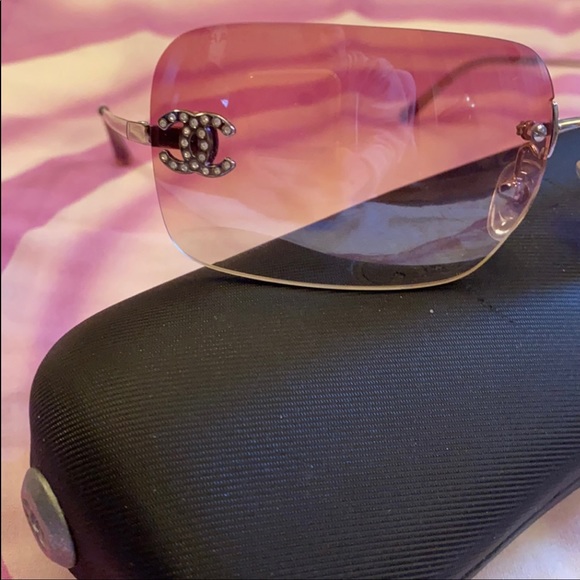 RARE AUTHENTIC VINTAGE CHANEL Y2K CRYSTAL CC RIMLESS SUNGLASSES ⭐️⭐️⭐️⭐️⭐️ - Picture 10 of 16